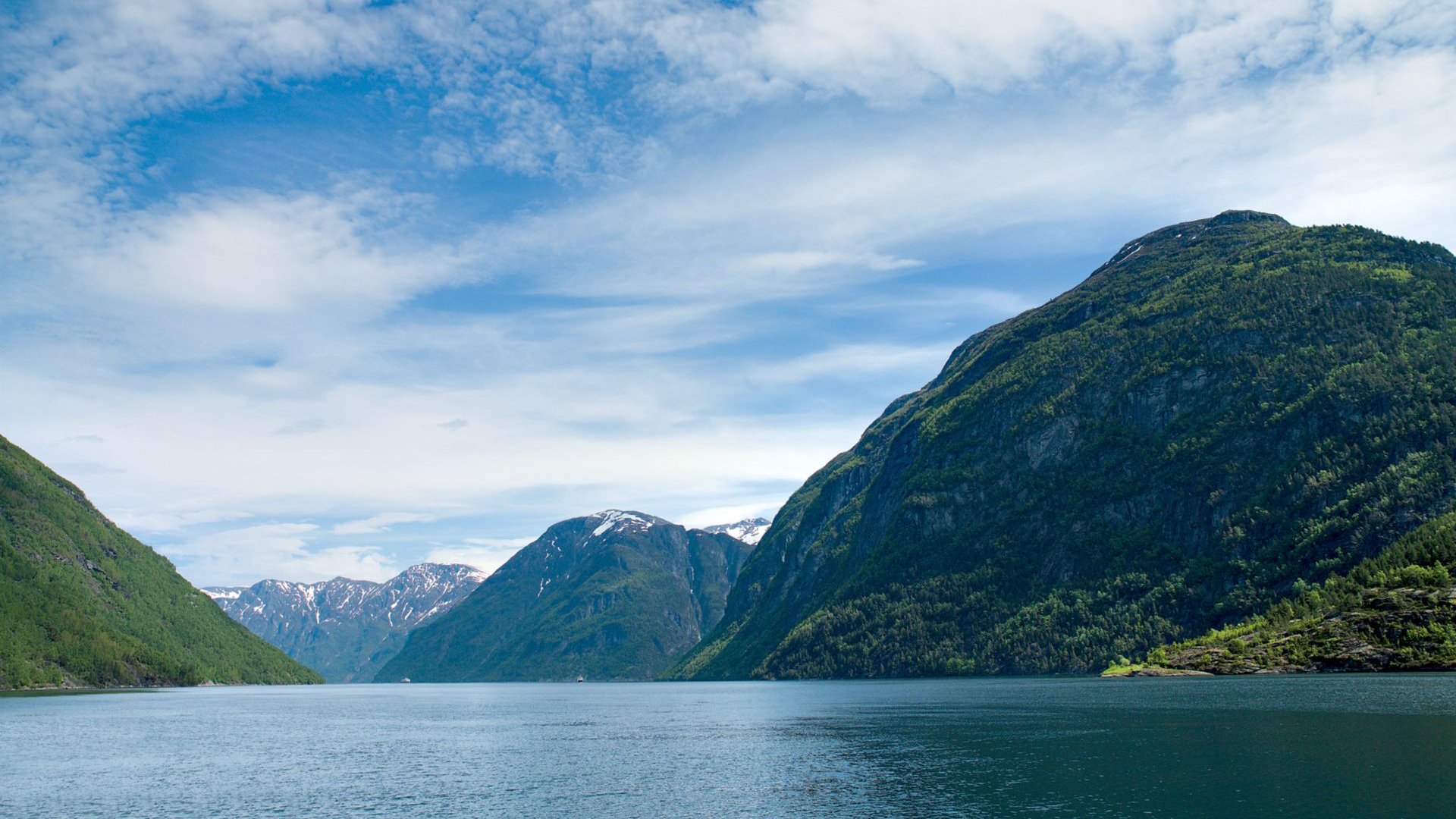 Landschaftsfahrt und Wasserfallwanderung in Nordfjordeid
