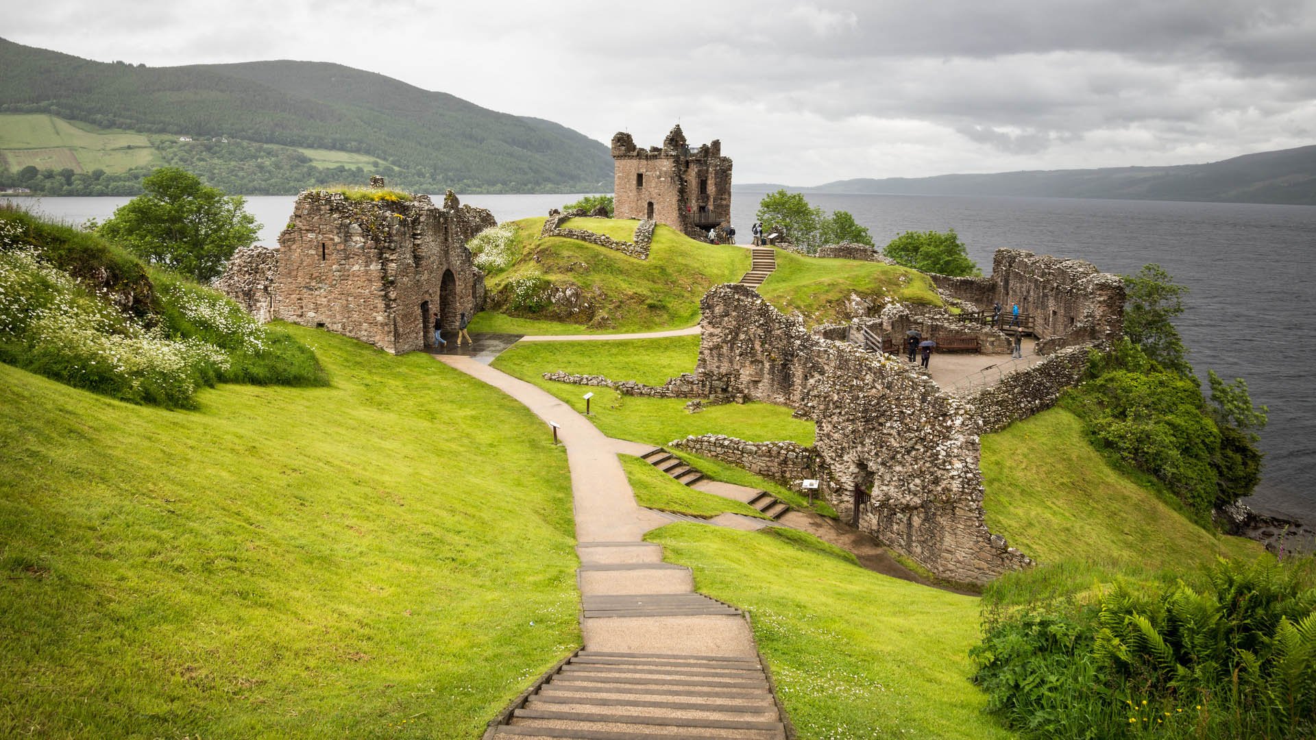Urquart Castle am See Loch Ness in Schottland