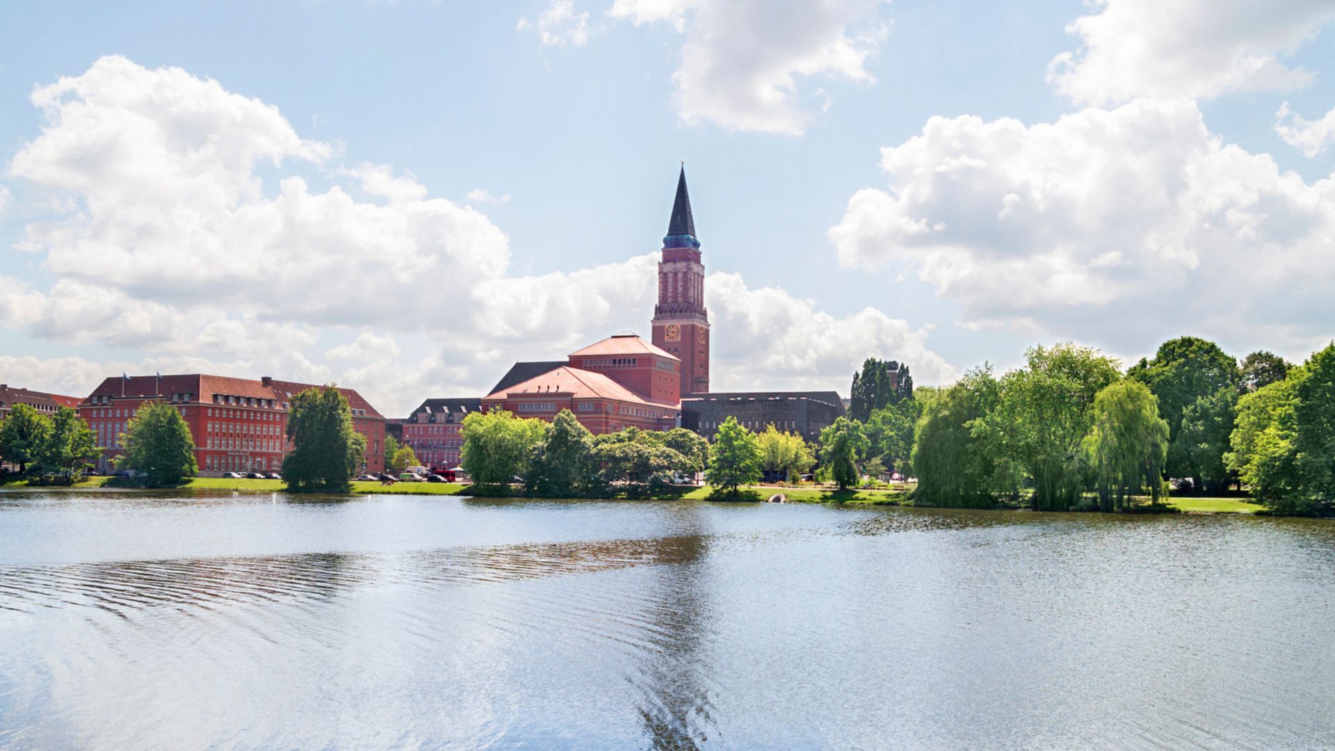Komm an Land: Panoramafahrt durch Kiel