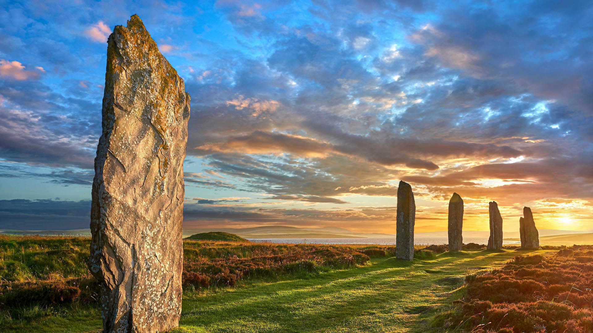 EGKAHH The Ring of Brodgar, 2,500 to circa 2,000 BC, a Neolithic stone circle or henge a UNESCO World Heritage Site, Orkney, Scotland