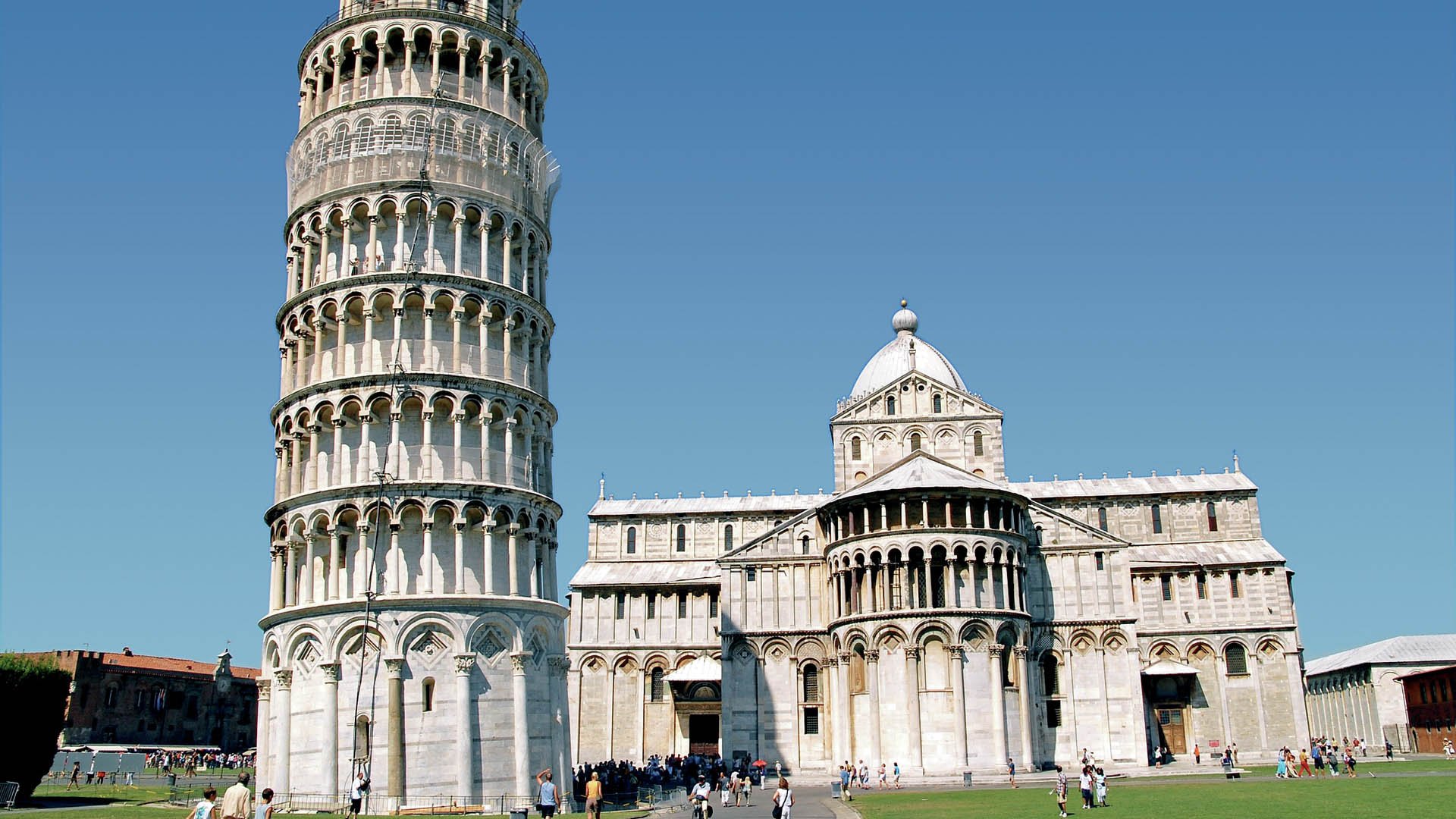 Hinauf auf den Schiefen Turm von Pisa
