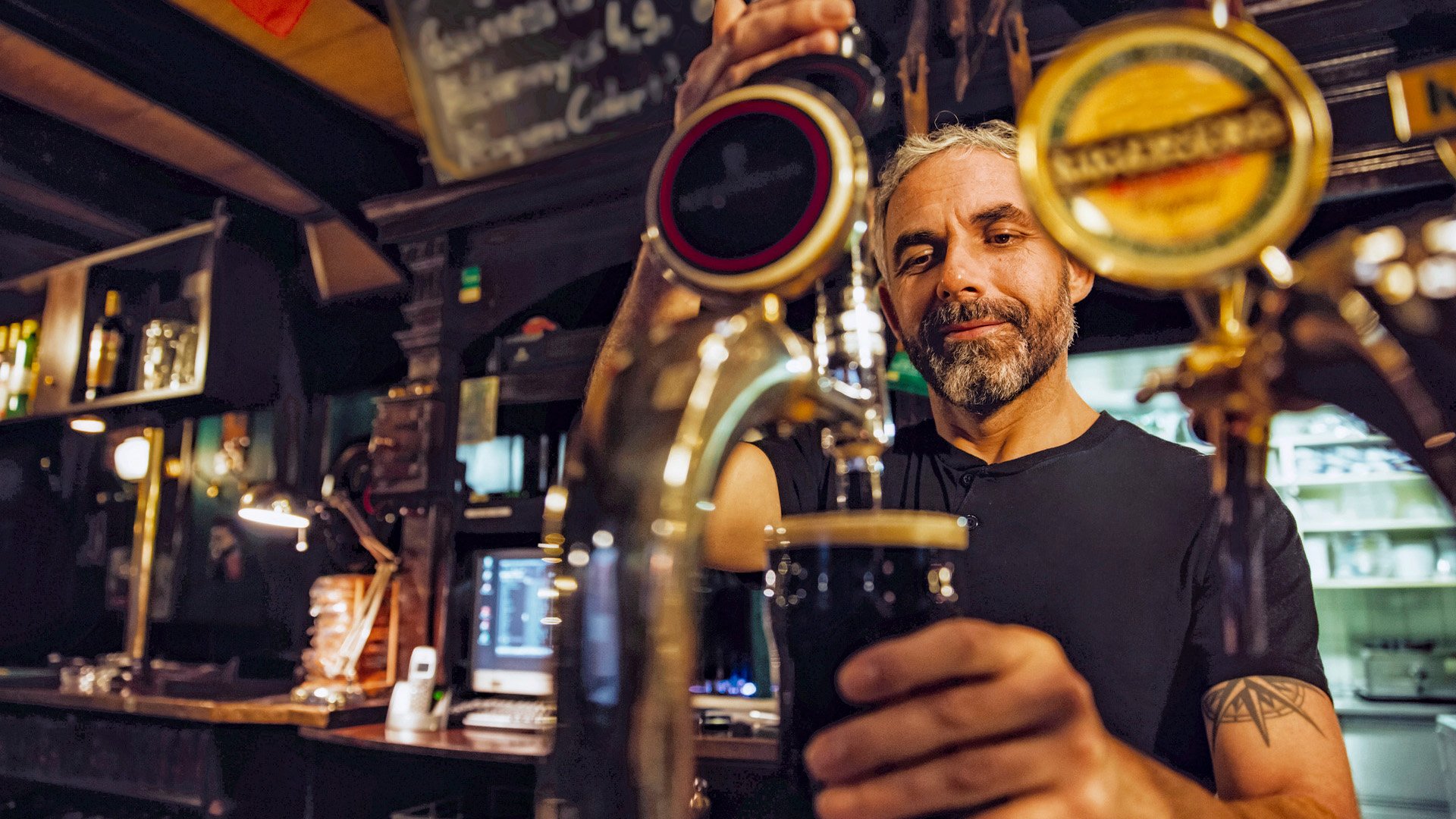 Man tapping beer in an Irish pub