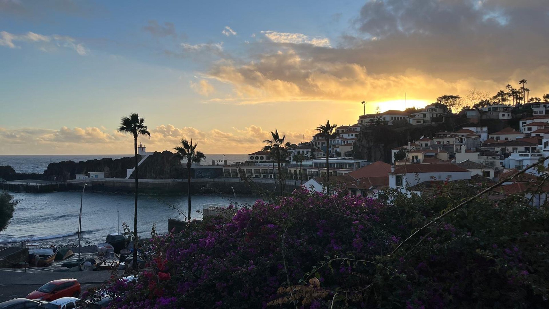 Idyllisches Fischerdorf Camara de Lobos am Abend