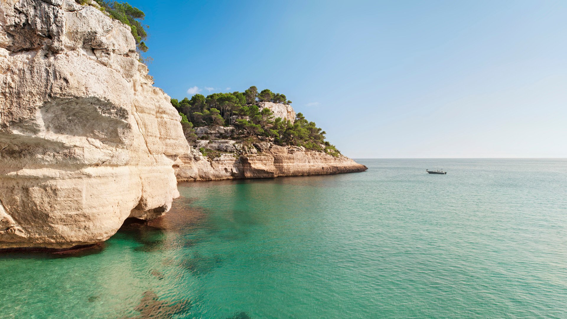 Spain, Balearic Islands, Menorca, Cala Mitjana, Coast and boat