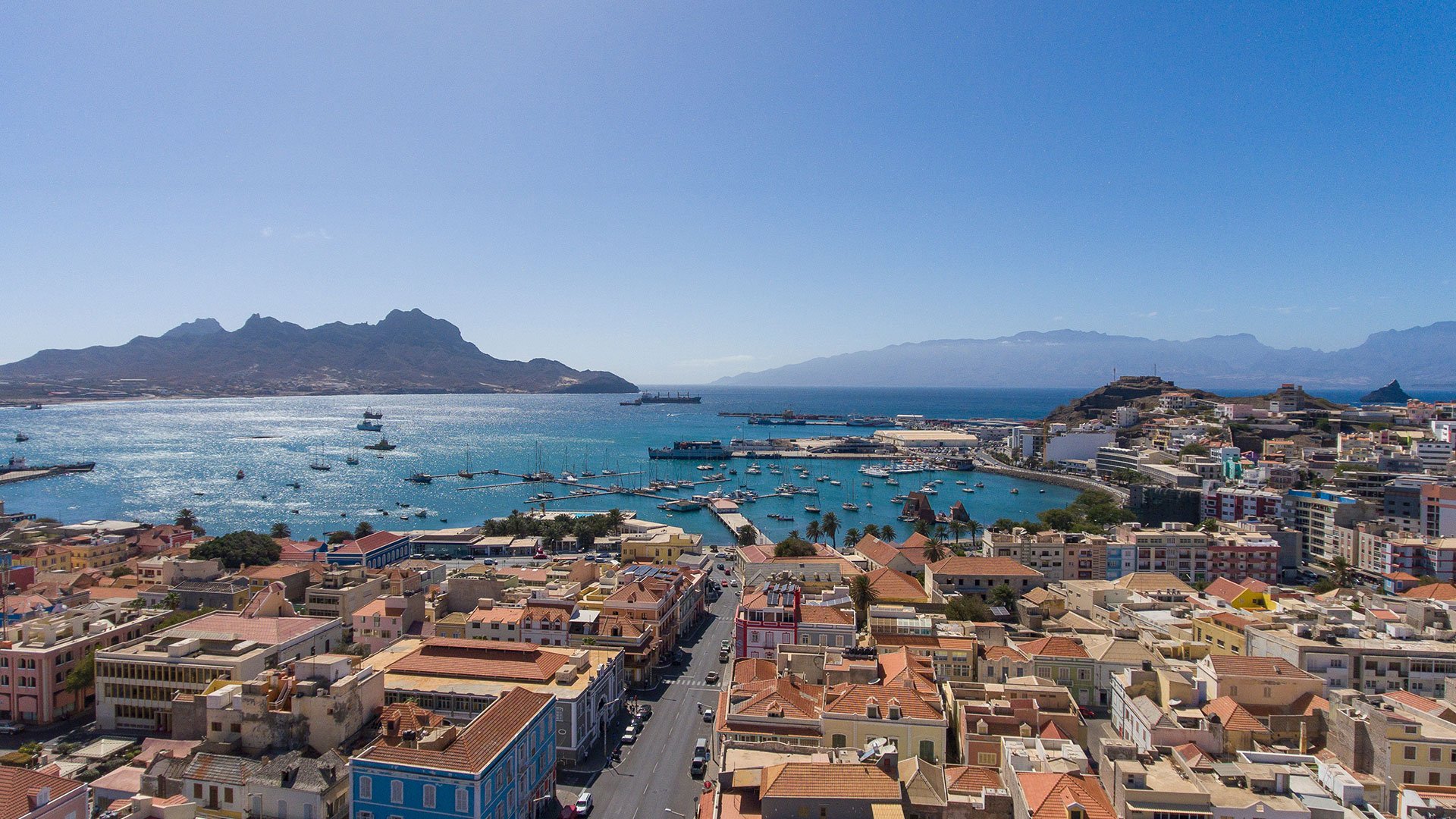 The city of Mindelo, located on the island of São Vicente in Cabo Verde, is a place of vibrant landscapes. It boasts colorful streets, a bustling port, a lively cultural center with music, dance...