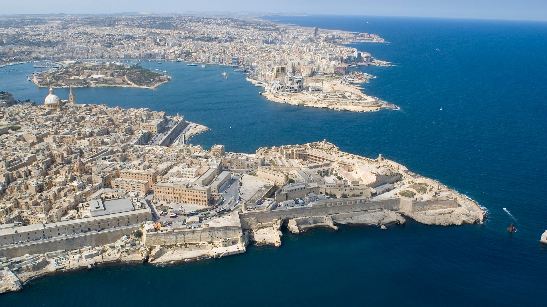 Mit dem AIDA Hop-on-hop-off-Bus iüber die Insel Malta