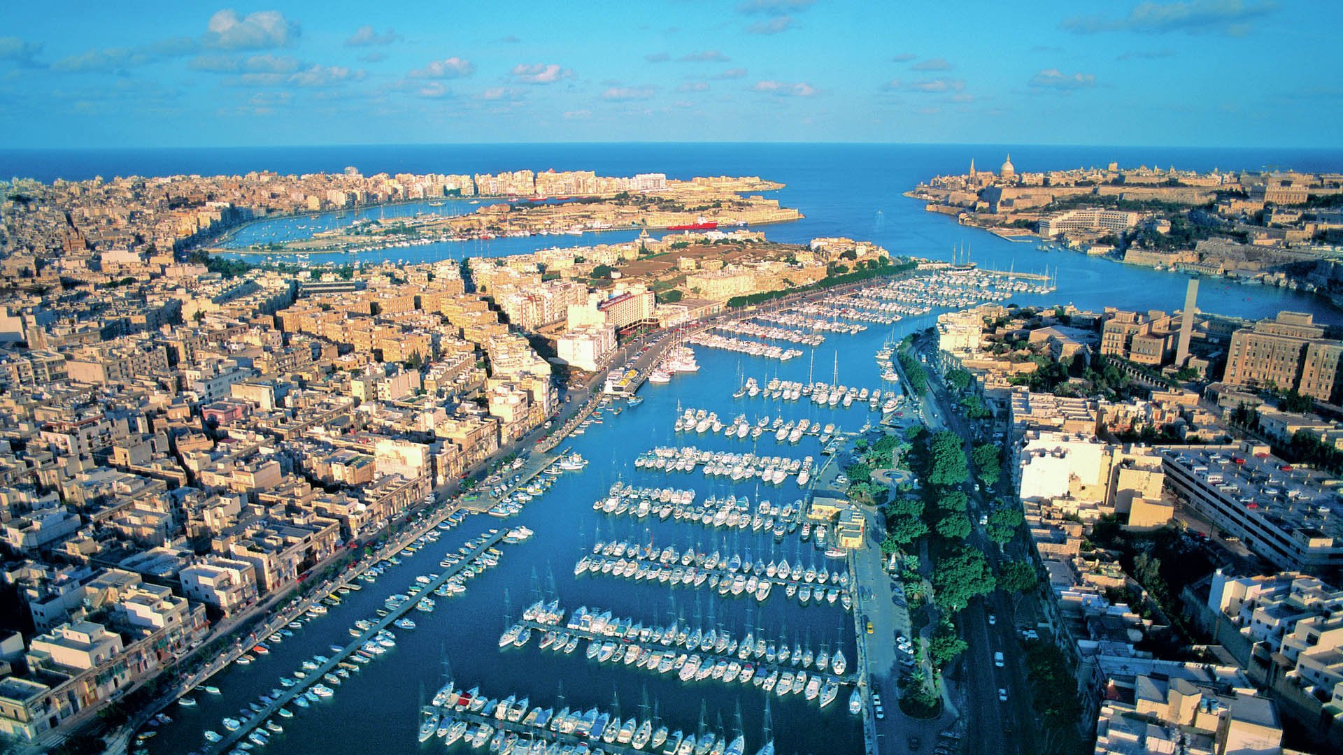 Hop-on-hop-off-Bus auf Malta zu Wasser und zu Land