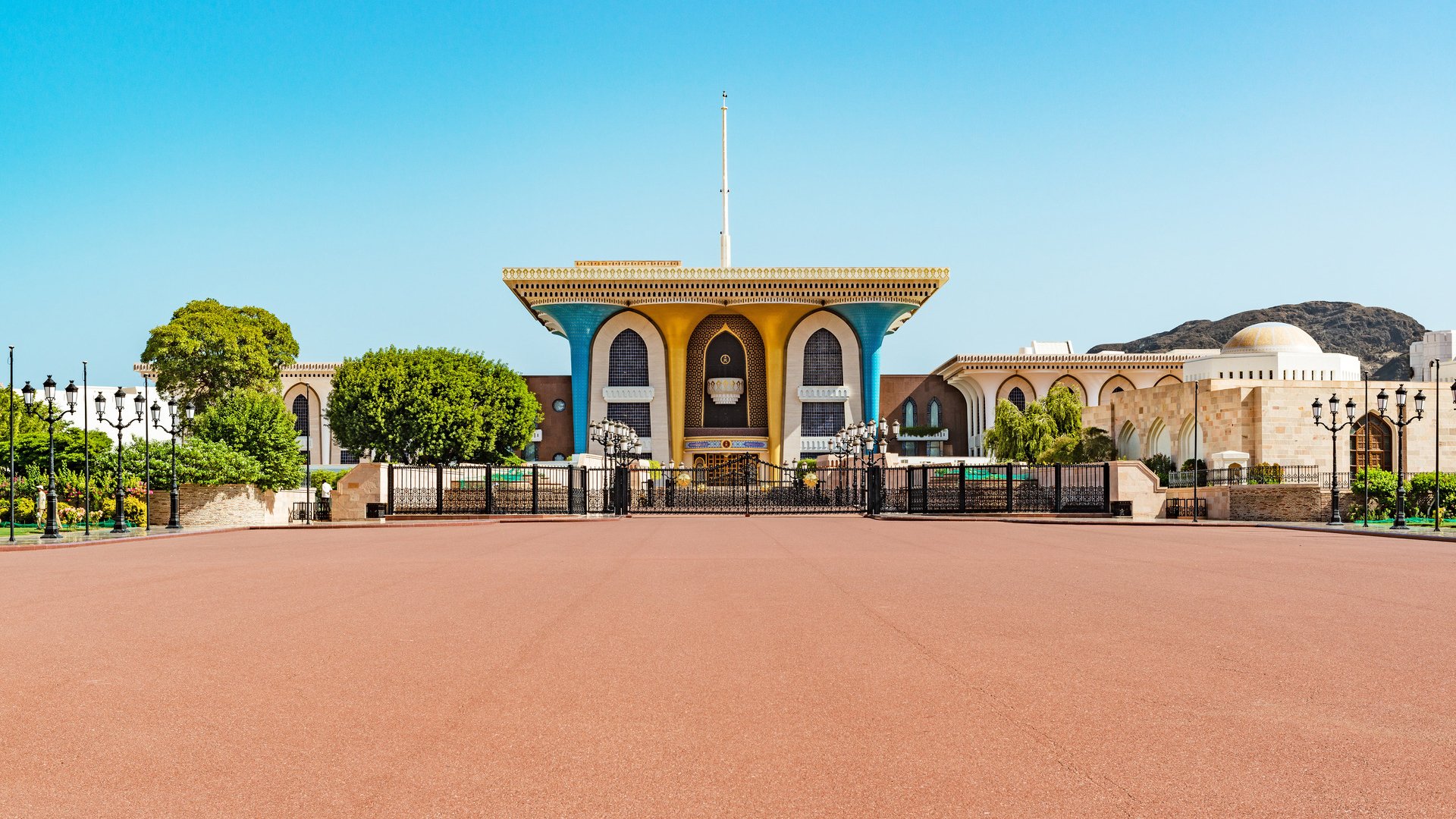 Al Alam Palace in Muscat, Oman. It was built in 1972. Al Alam means The Flag in Arabic.