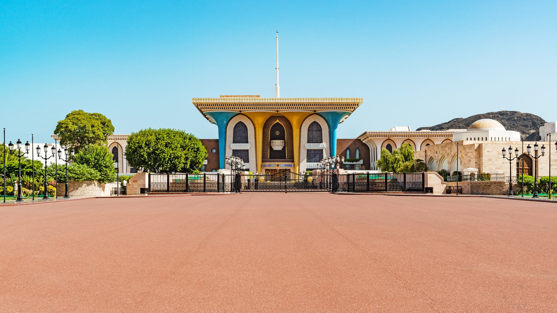Al Alam Palace in Muscat, Oman. It was built in 1972. Al Alam means The Flag in Arabic.