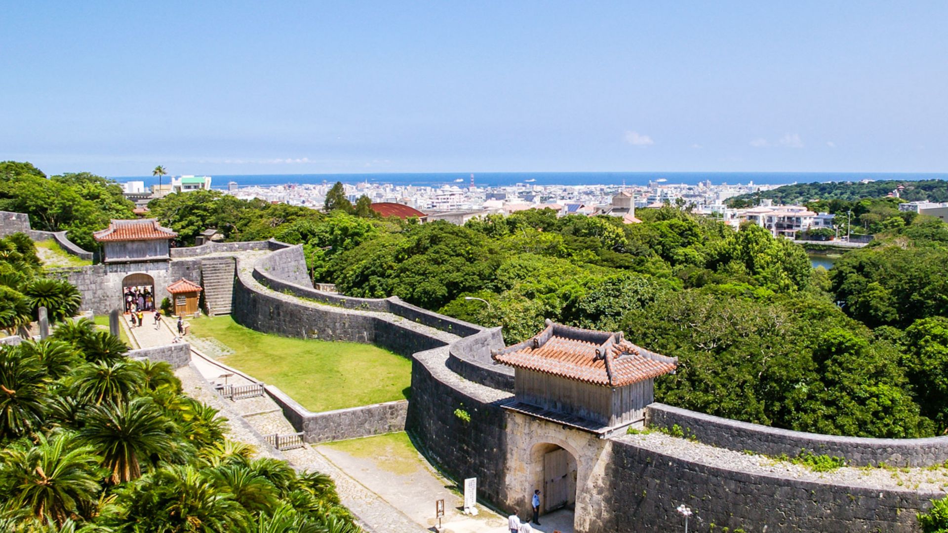 Okinawa und Höhlen von Gyokusendo