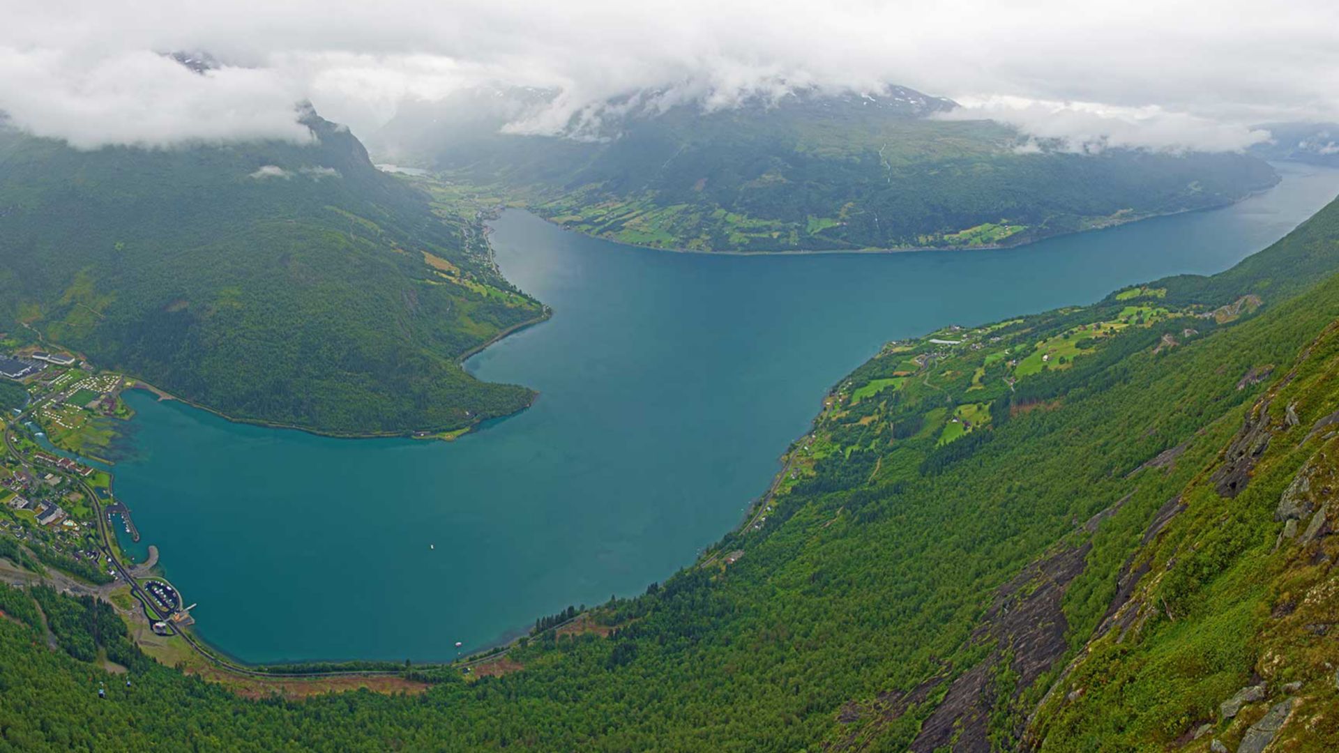 Den Berg Hoven mit der Seilbahn entdecken