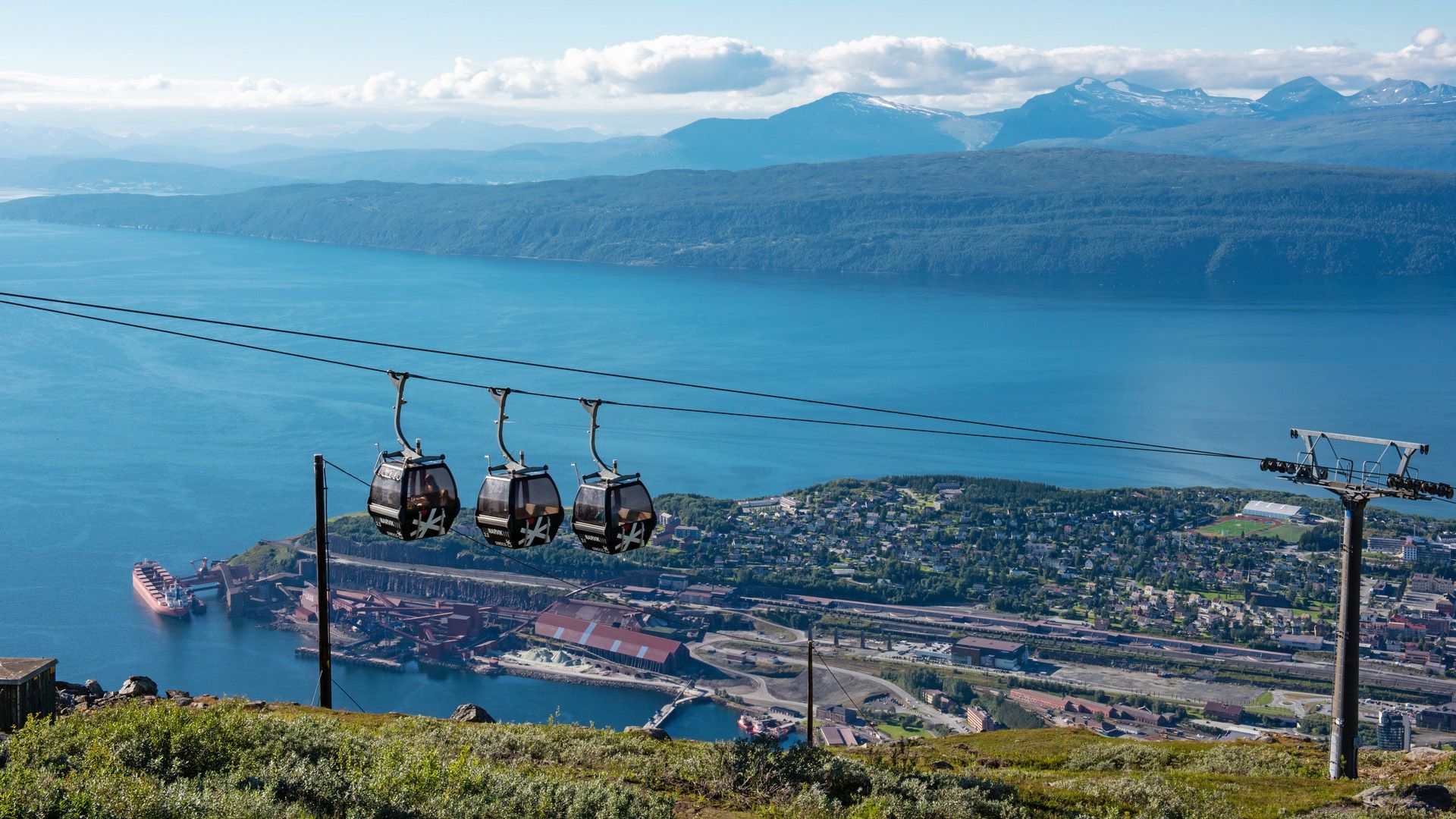 Mit der Seilbahn auf den Berg Narvikfjell