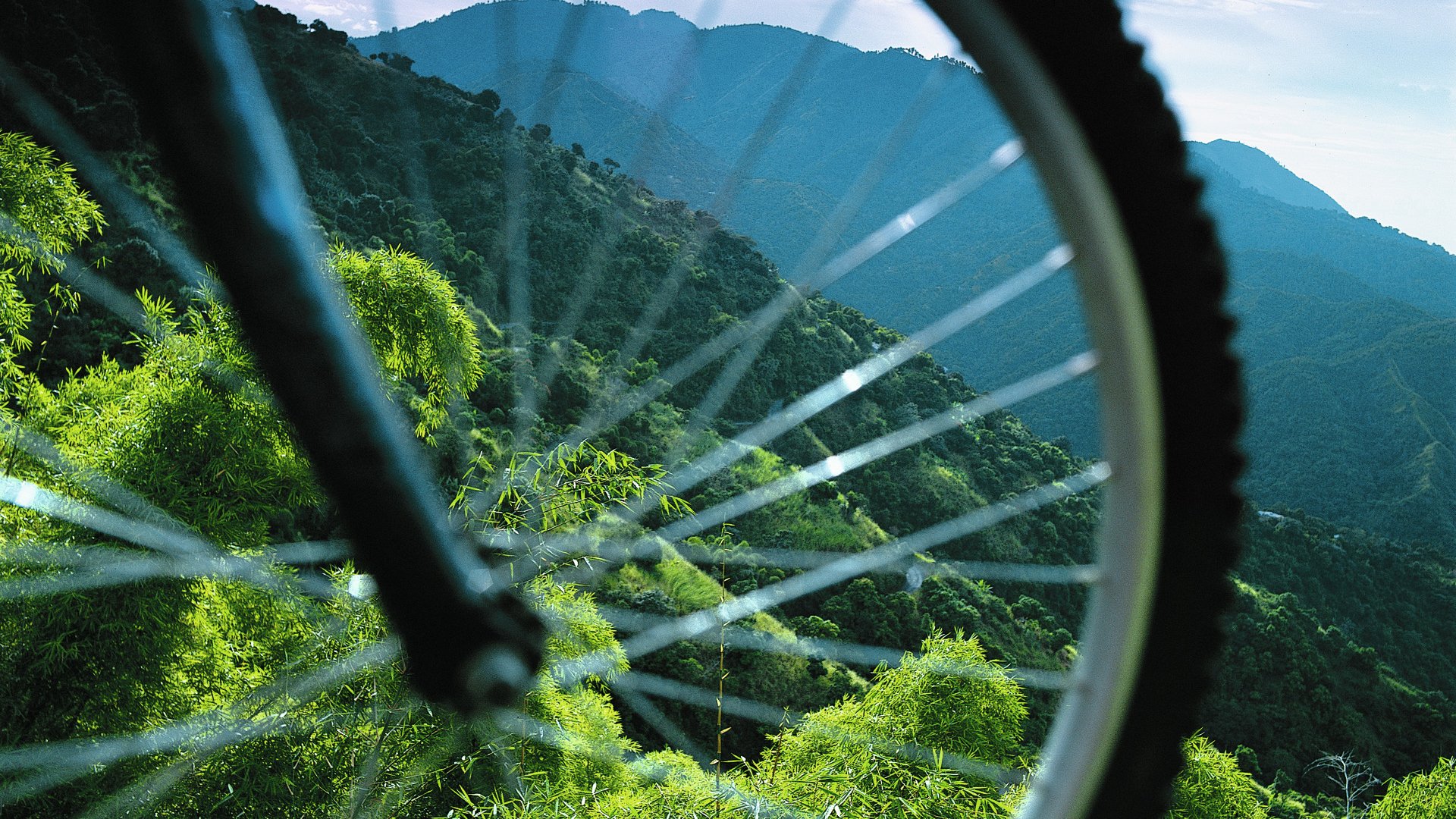 Tropisches Paradies mit dem Bike entdecken
