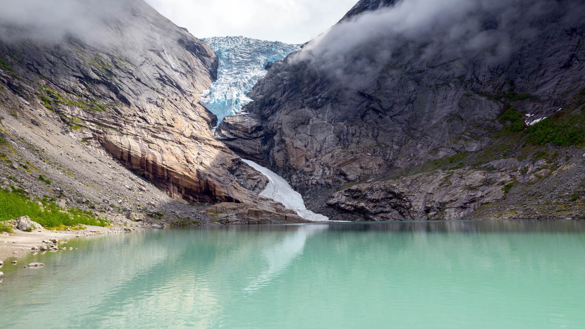 Briksdalsbreen is one of the best known arms of the Jostedalsbreen glacier. tilt
