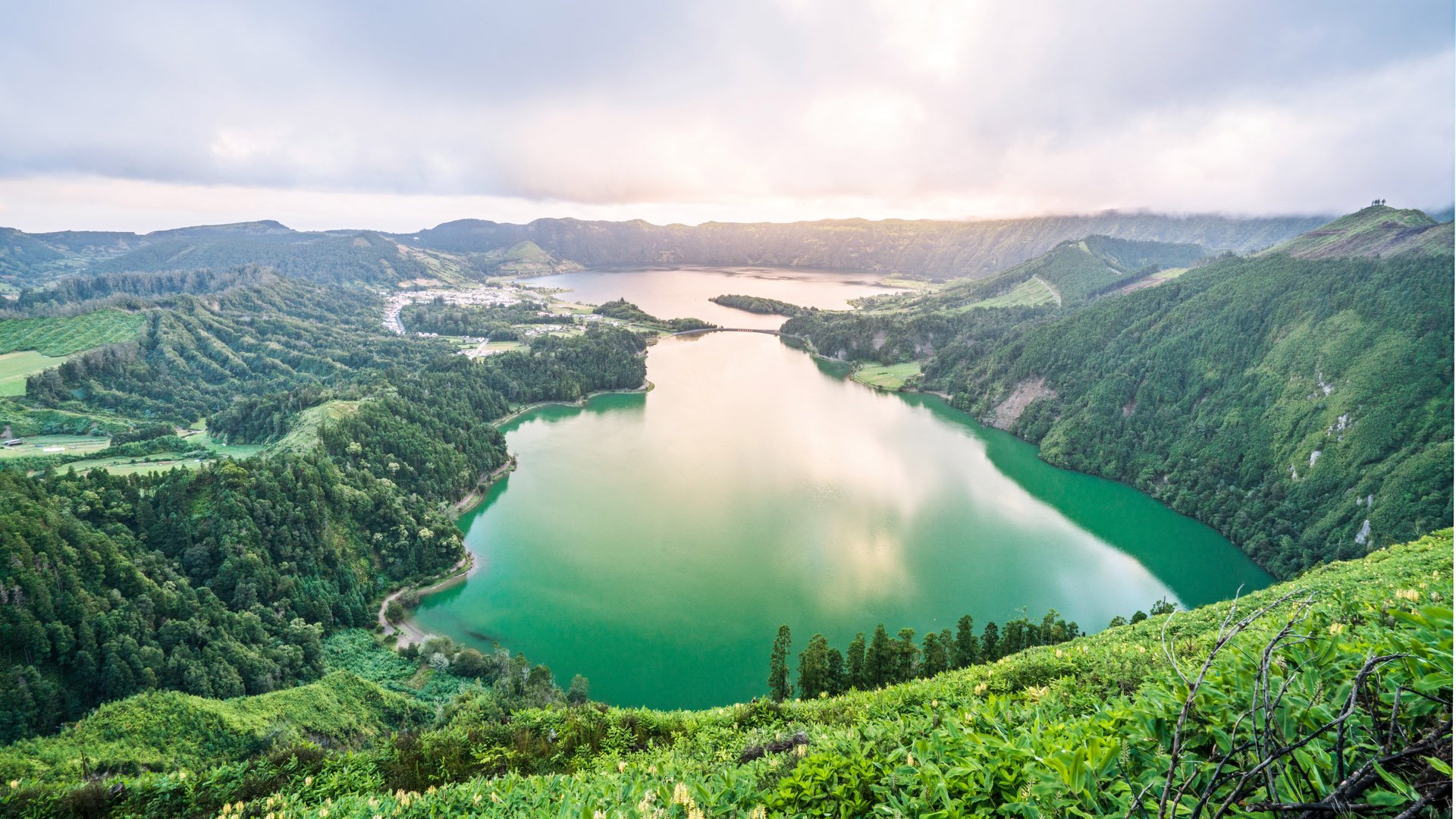 Malerische Aussichten und Kraterseen