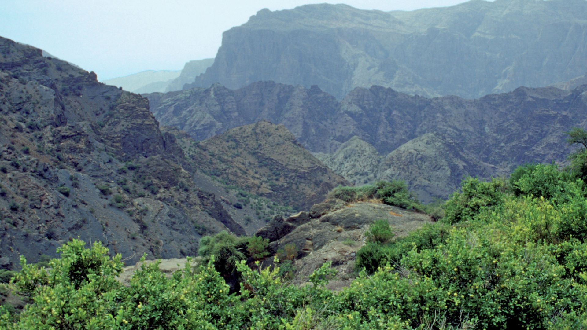 Die Schönheit der der Dhofar-Berge von West bis Ost