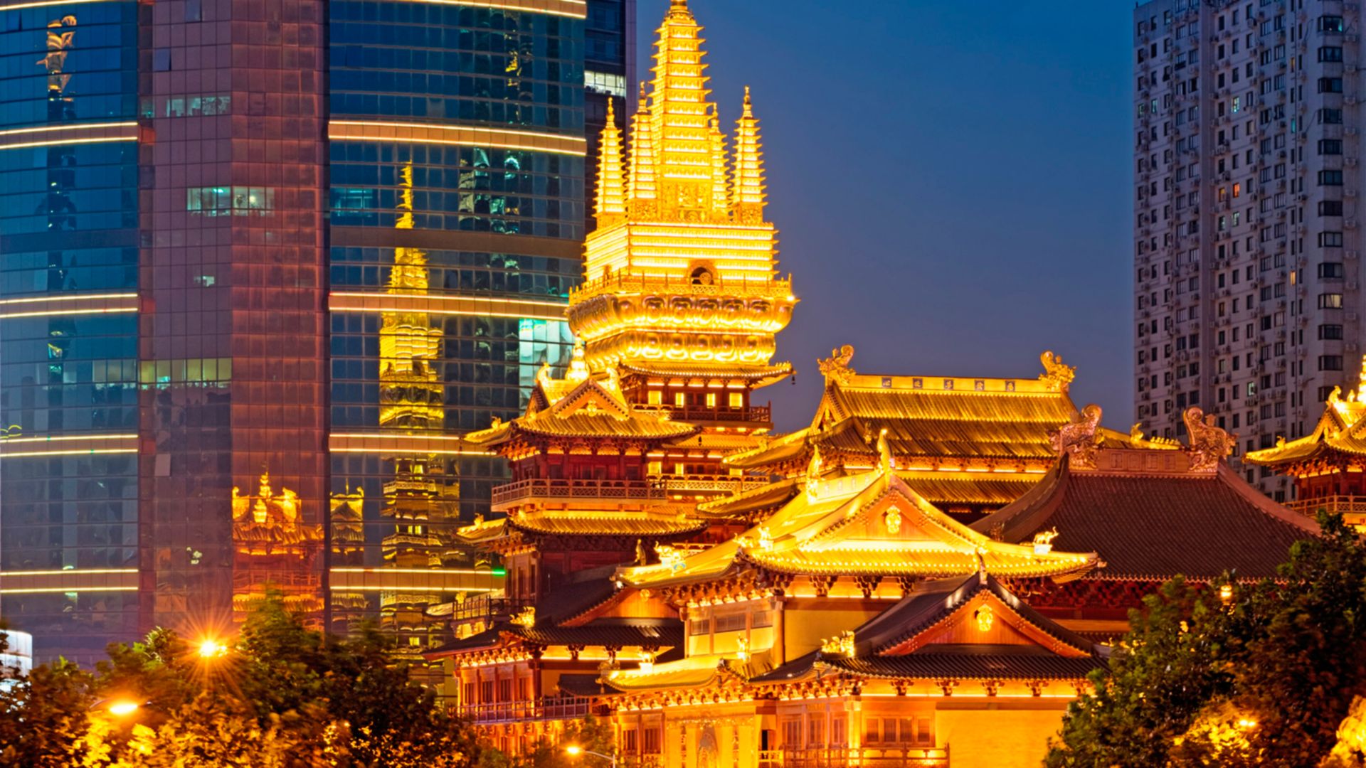 Höchstes Gebäude Chinas und lebhafter Jing'an Tempel