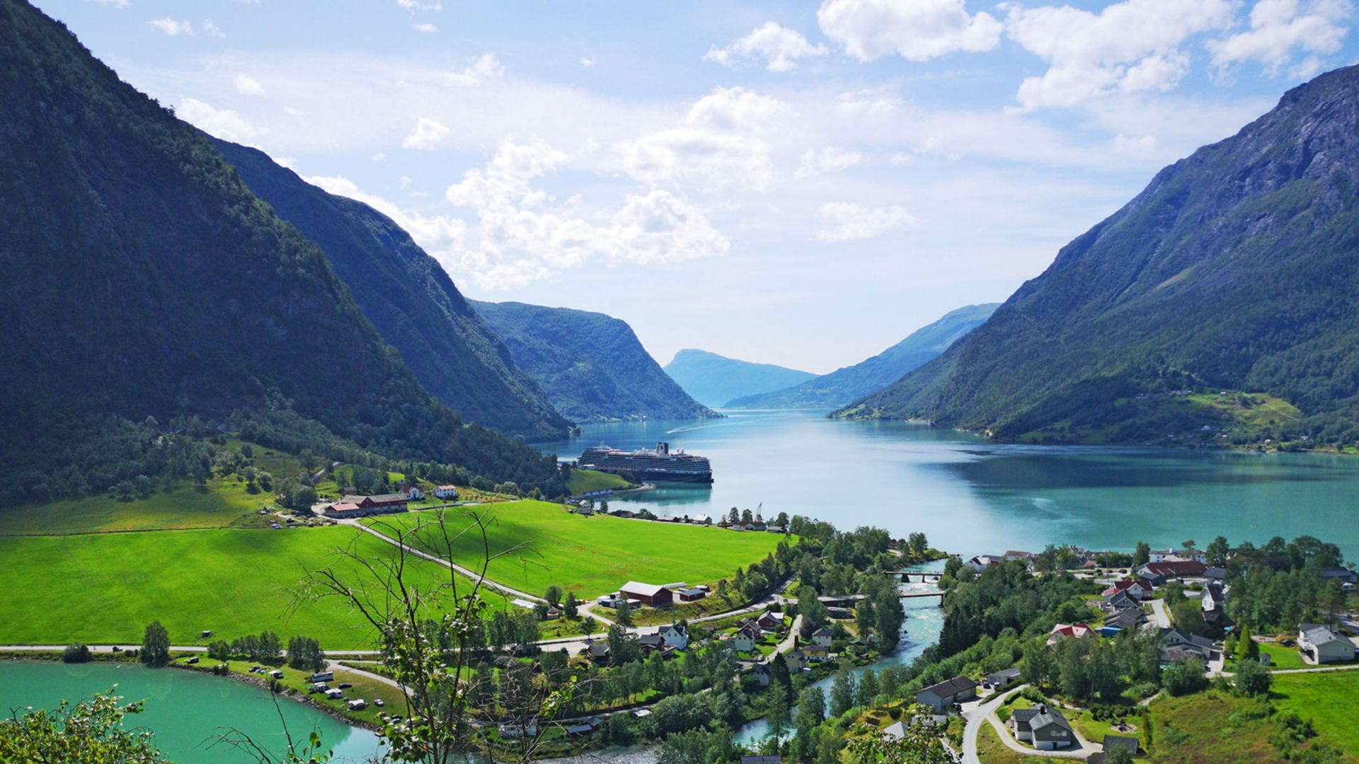 Malerischer Lustrafjord