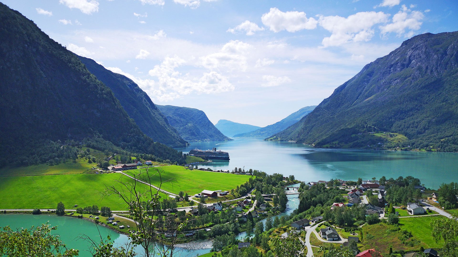 Malerischer Lustrafjord