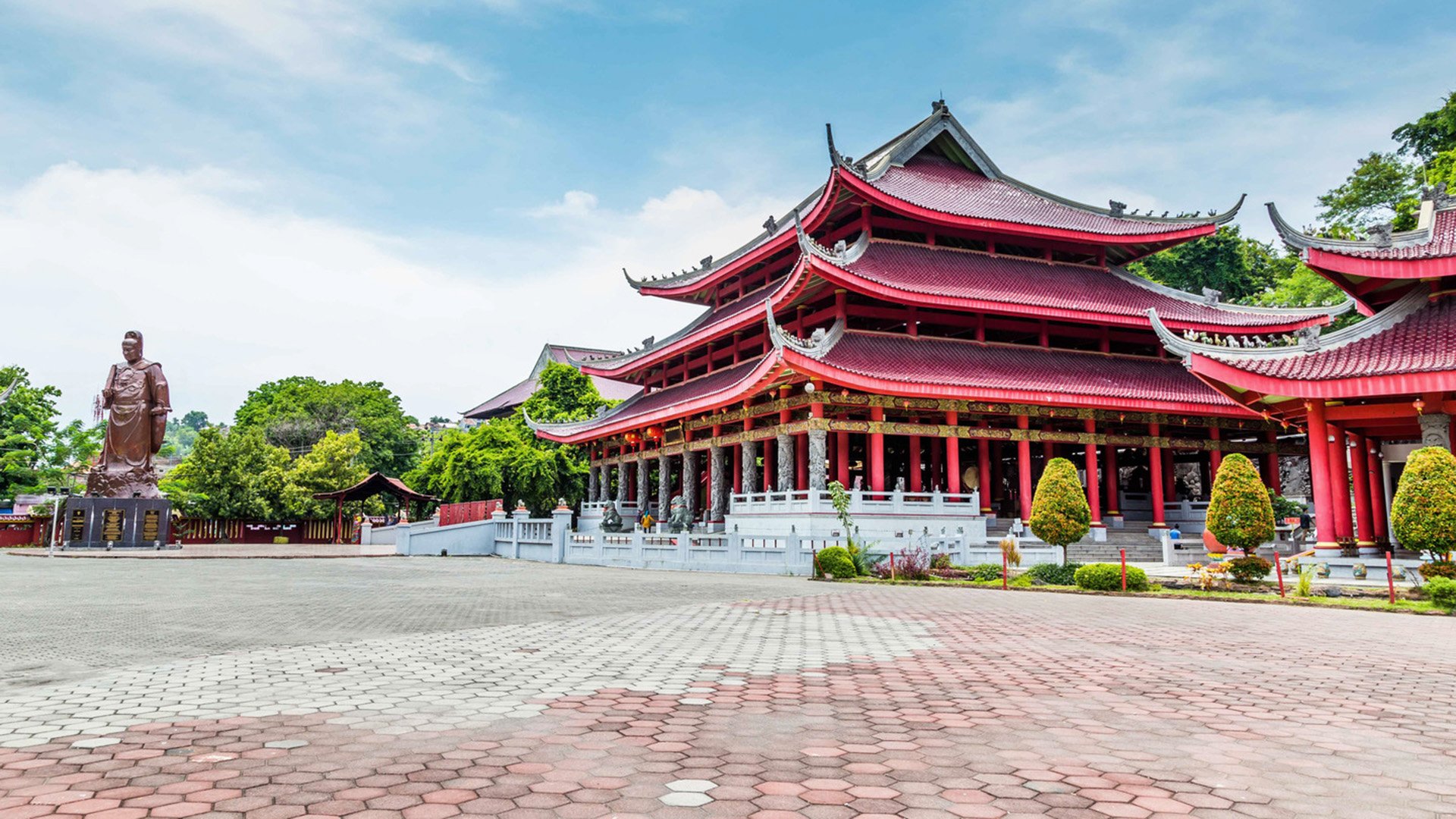 Chinesischer Tempel und antiker Zug zur Kaffee-Plantage