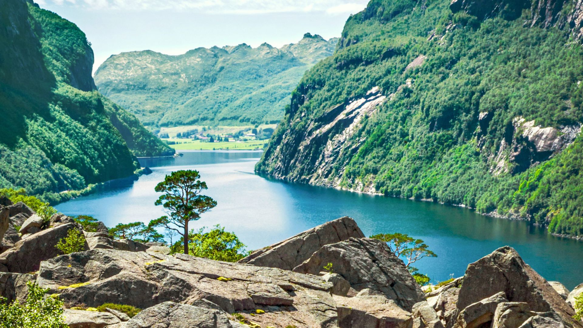 Beeindruckender Wasserfall Manafossen