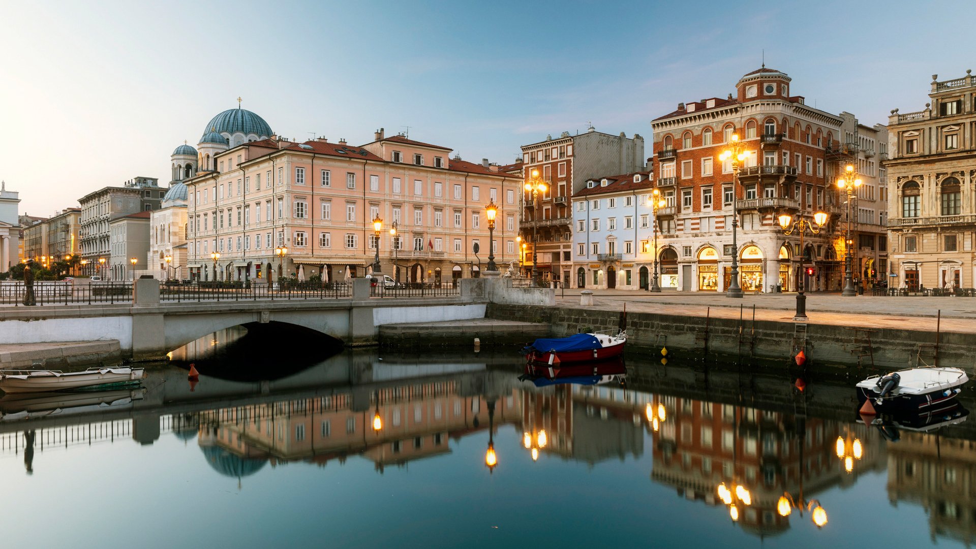 Sunrise over the center of Trieste, the grande canale