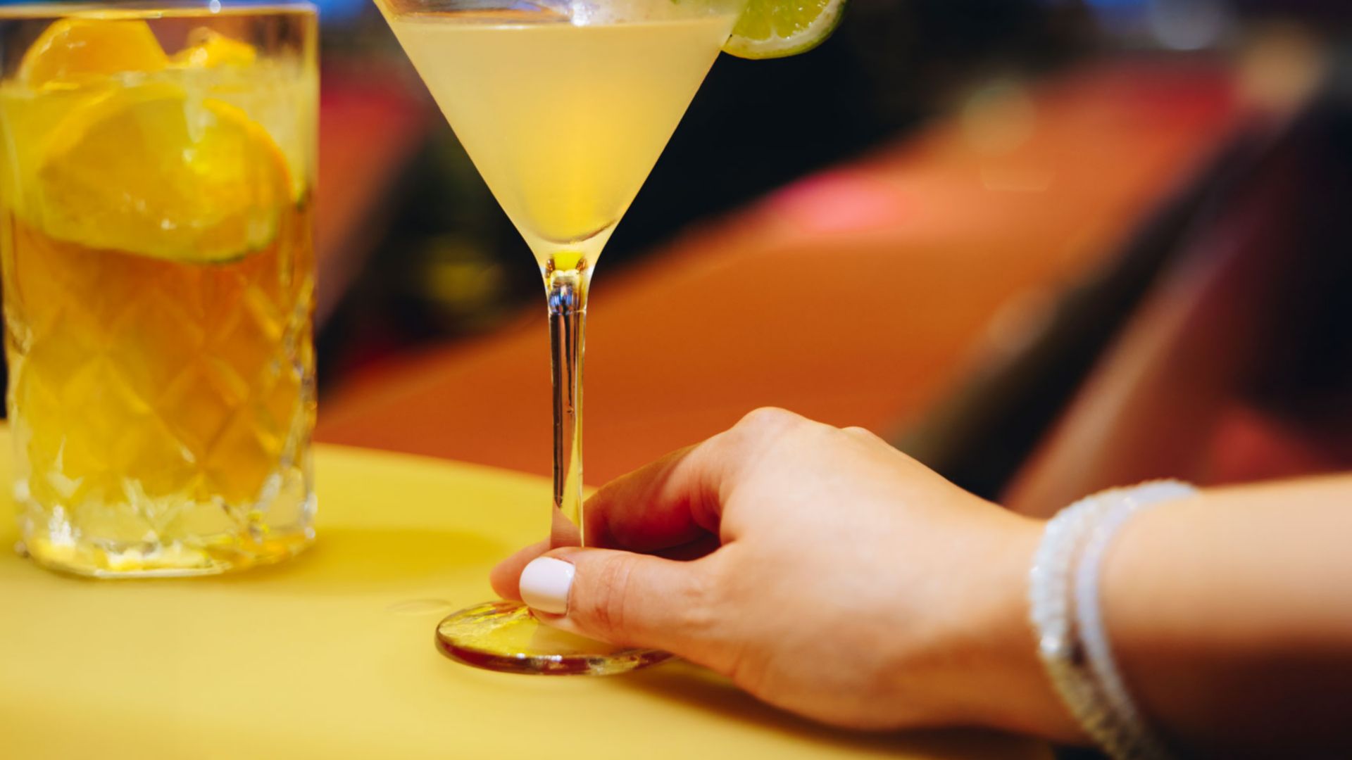Cocktail bei Nacht