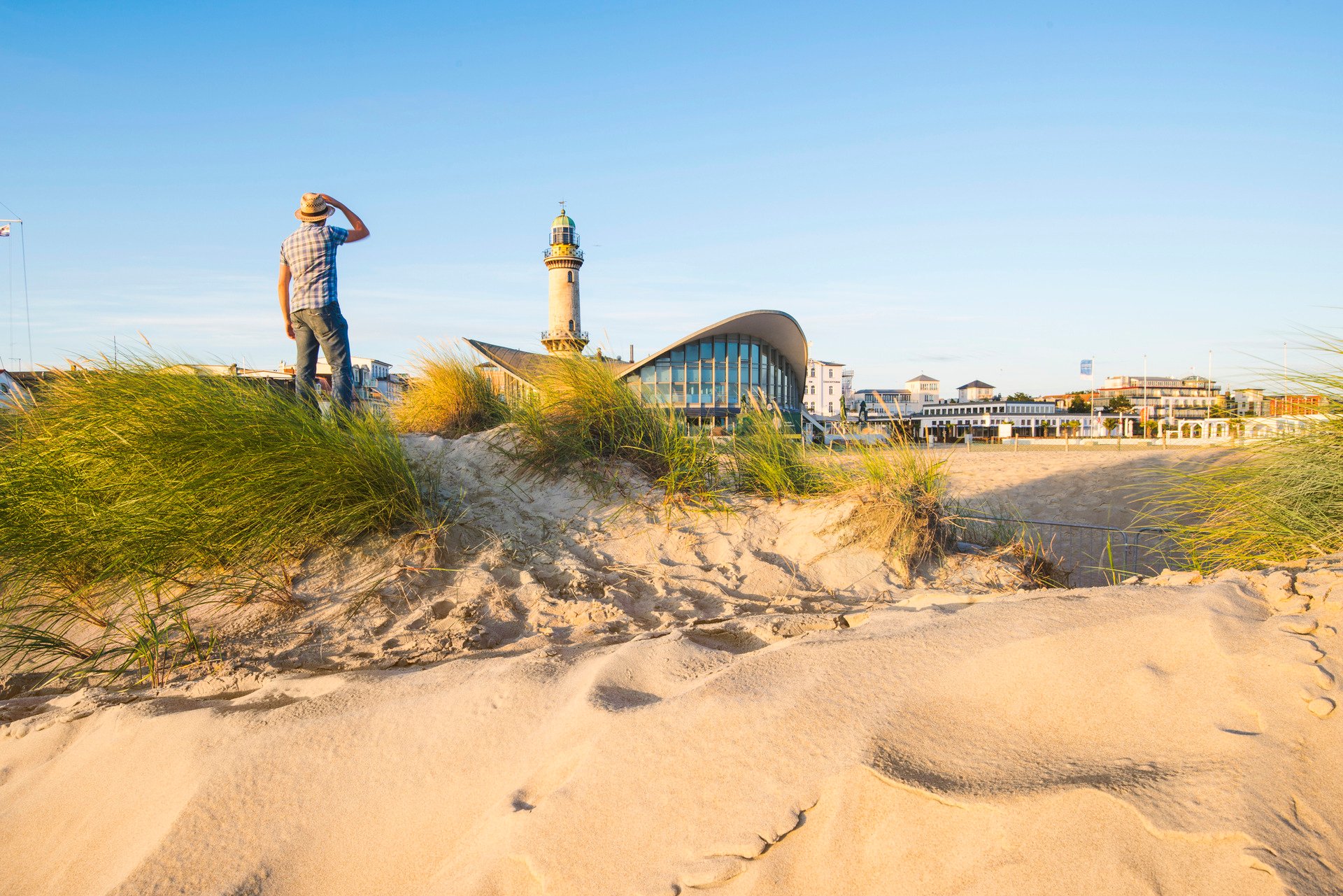 Warnemünde, Rostock district, Baltic coast, Mecklenburg-Western Pomerania, Germany (MR).
