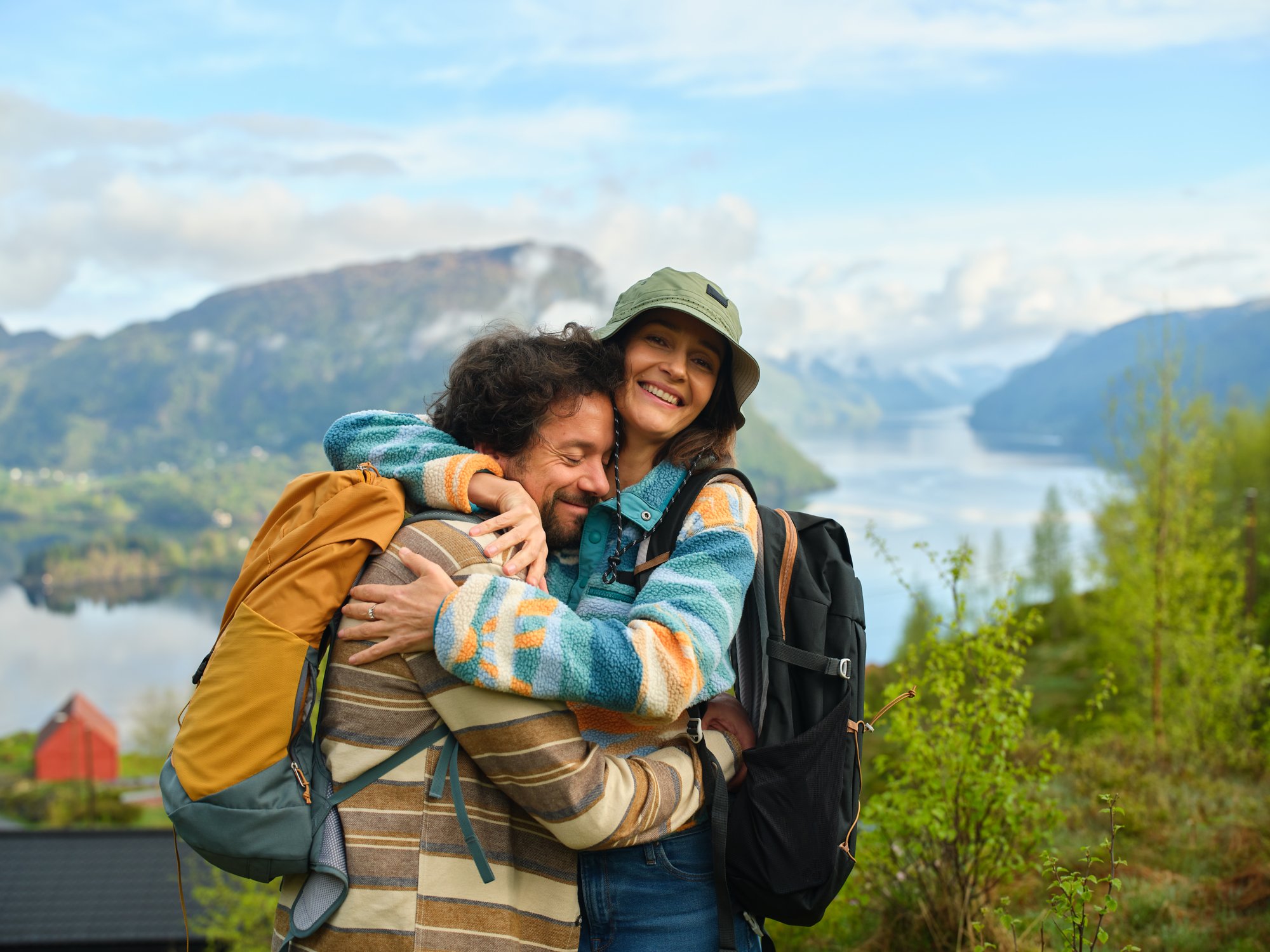 AIDA Pärchen Wandern am Fjord
