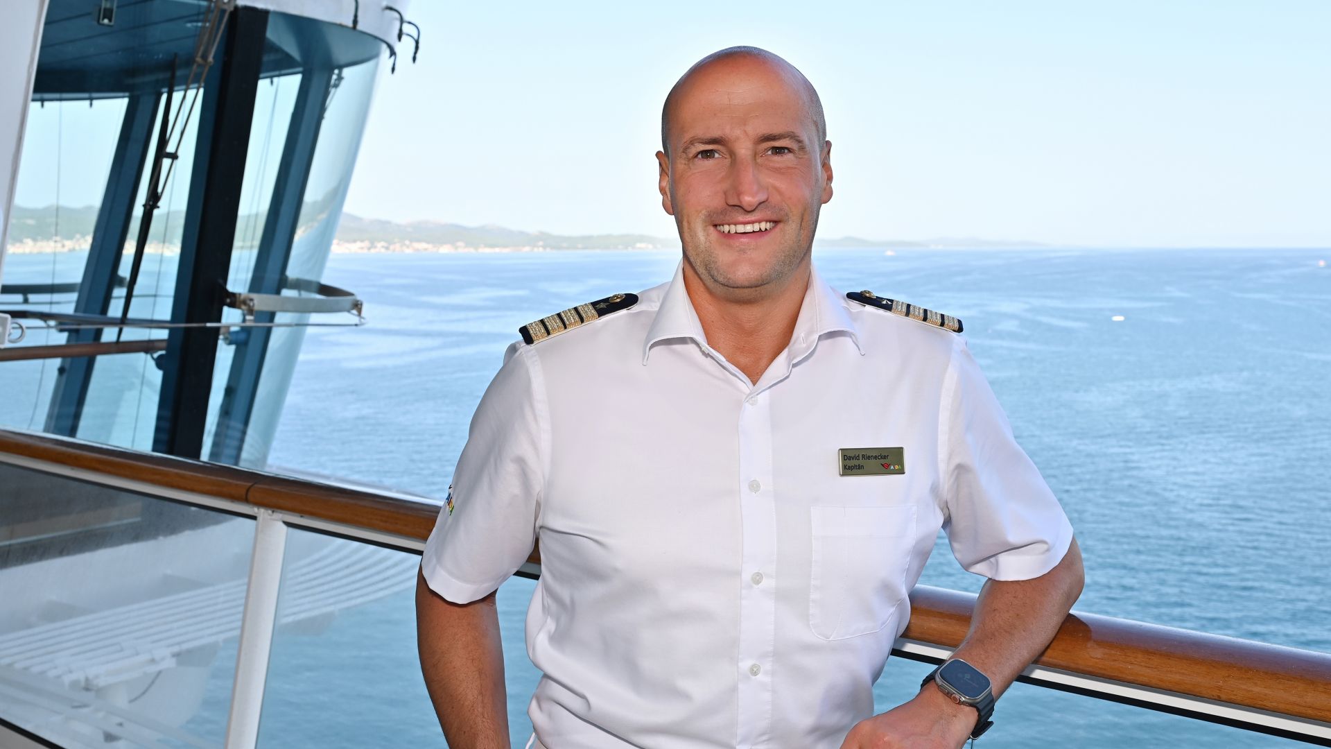 Was unterscheidet einen Kreuzfahrtkapitän vom Kapitän eines Containerschiffs?