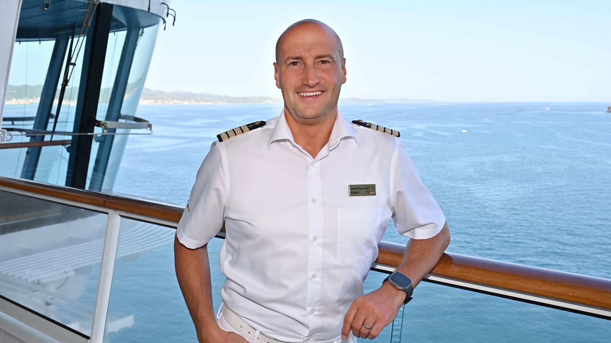 Was unterscheidet einen Kreuzfahrtkapitän vom Kapitän eines Containerschiffs?