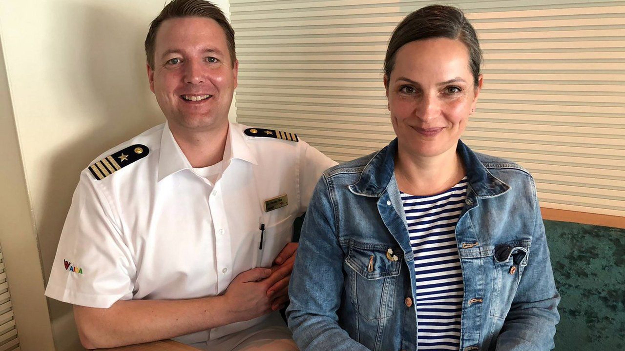 Kapitän AIDAnova Marc Dominique Tidow und Nadine Uhe
