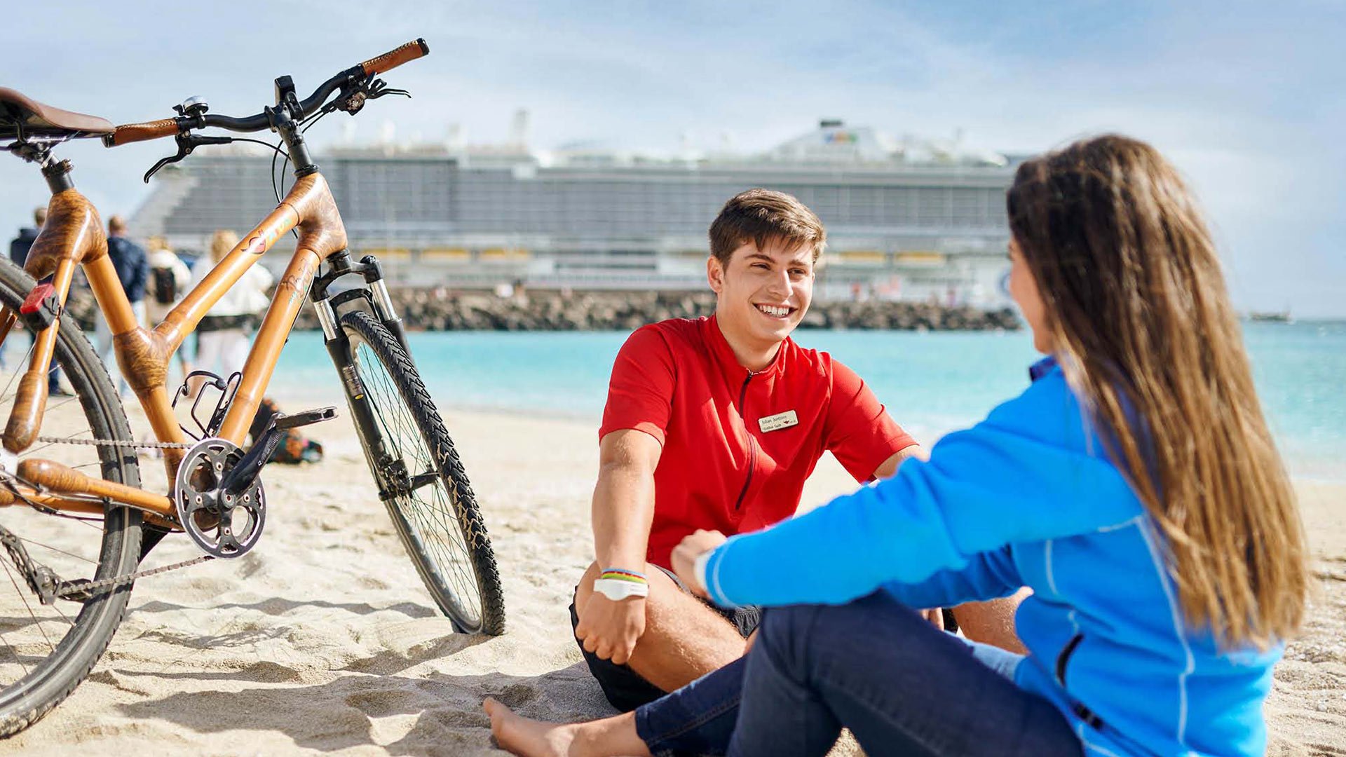 AIDA Scout am Strand