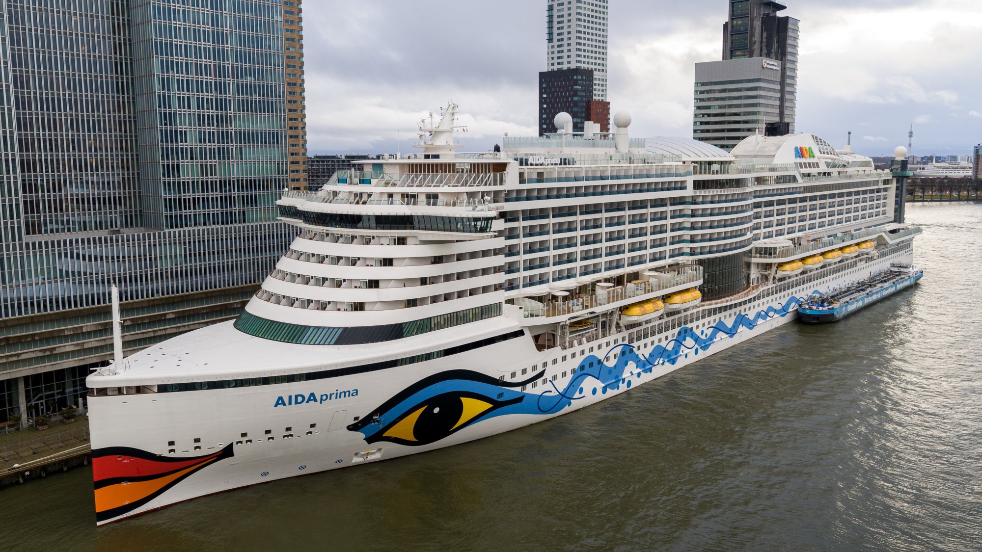 AIDAprima zu 100% mit Biokraftstoff in Rotterdam betankt