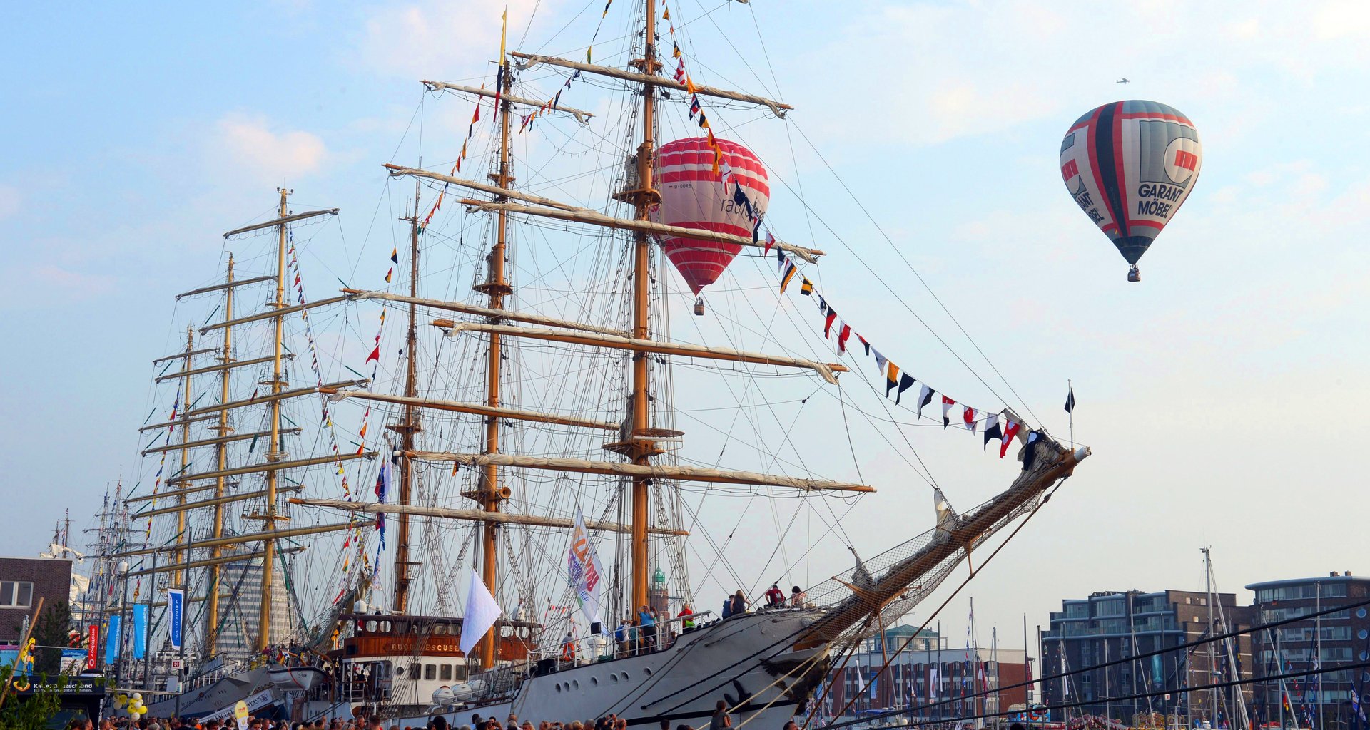 Sail Bremerhaven Event mit Heißluftballons
