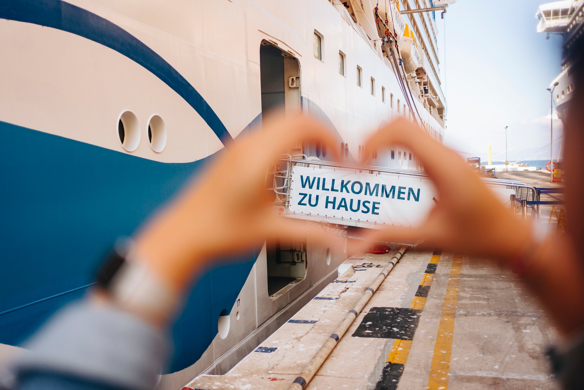 Hände formen ein Herz