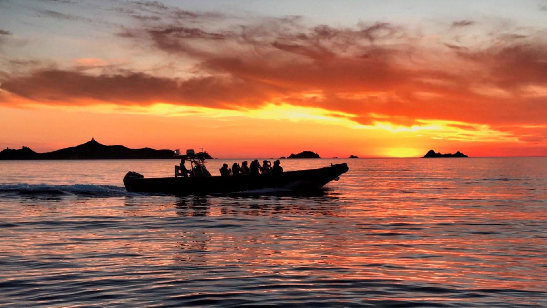 Abendliche Speedboot-Fahrt im Golf von Ajaccio