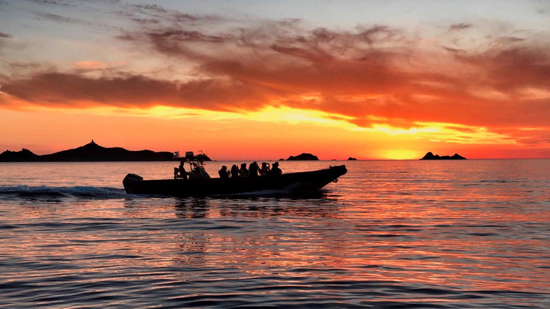 Abendliche Speedboot-Fahrt im Golf von Ajaccio