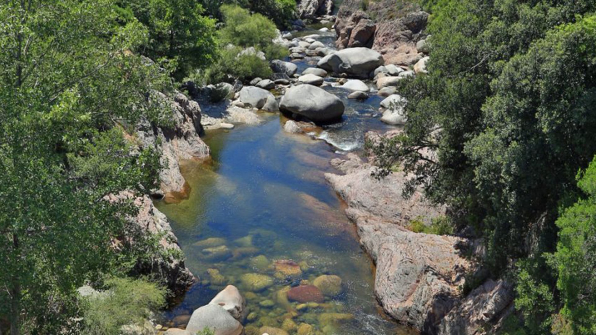 Aufregende Flusswanderung für die ganze Familie