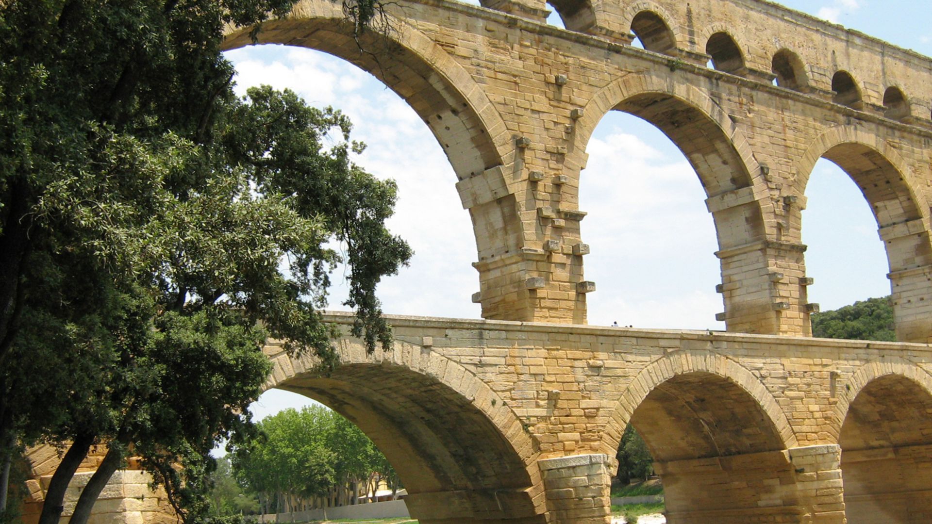Papstpalast von Avignon und Aquädukt von Pont du Gard