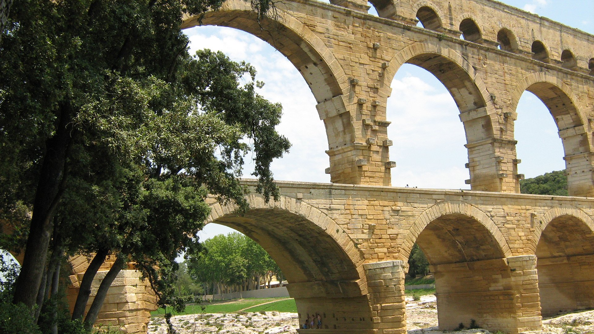 Papstpalast von Avignon und Aquädukt von Pont du Gard