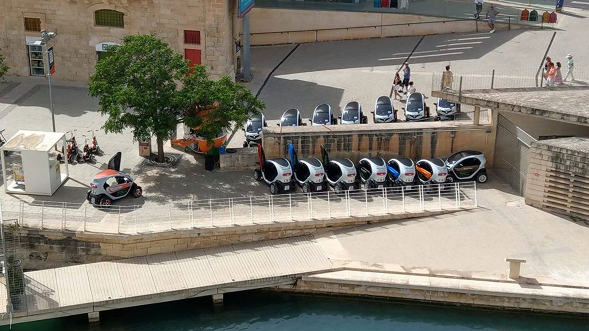 Für Selbstfahrer: Im Elektro-Twizy die Insel erkunden