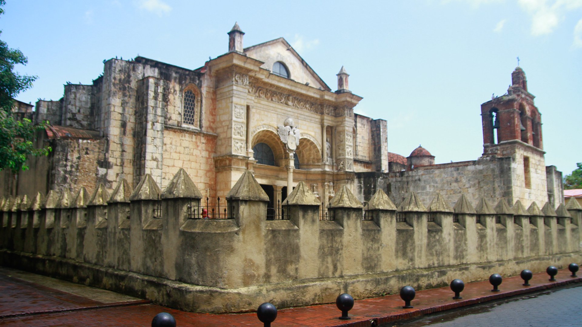 Santo Domingo mit dem E-Bike