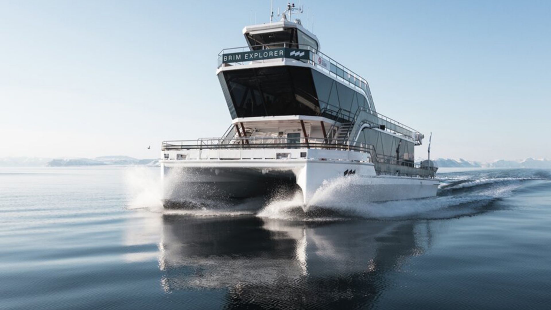 Majestätischer Isfjord: Mit dem Katamaran durch Spitzbergens Fjordlandschaft (lange Version)