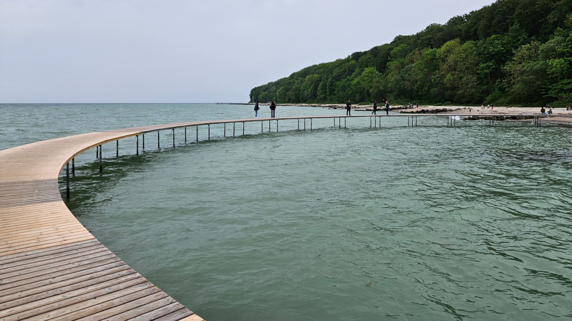 Ein rundes Erlebnis - Zum Strand an der Unendlichen Brücke