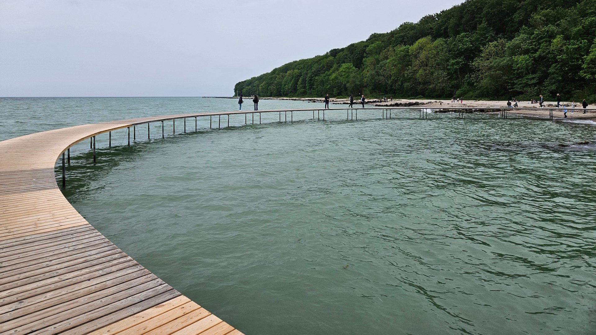 Ein rundes Erlebnis - Zum Strand an der Unendlichen Brücke