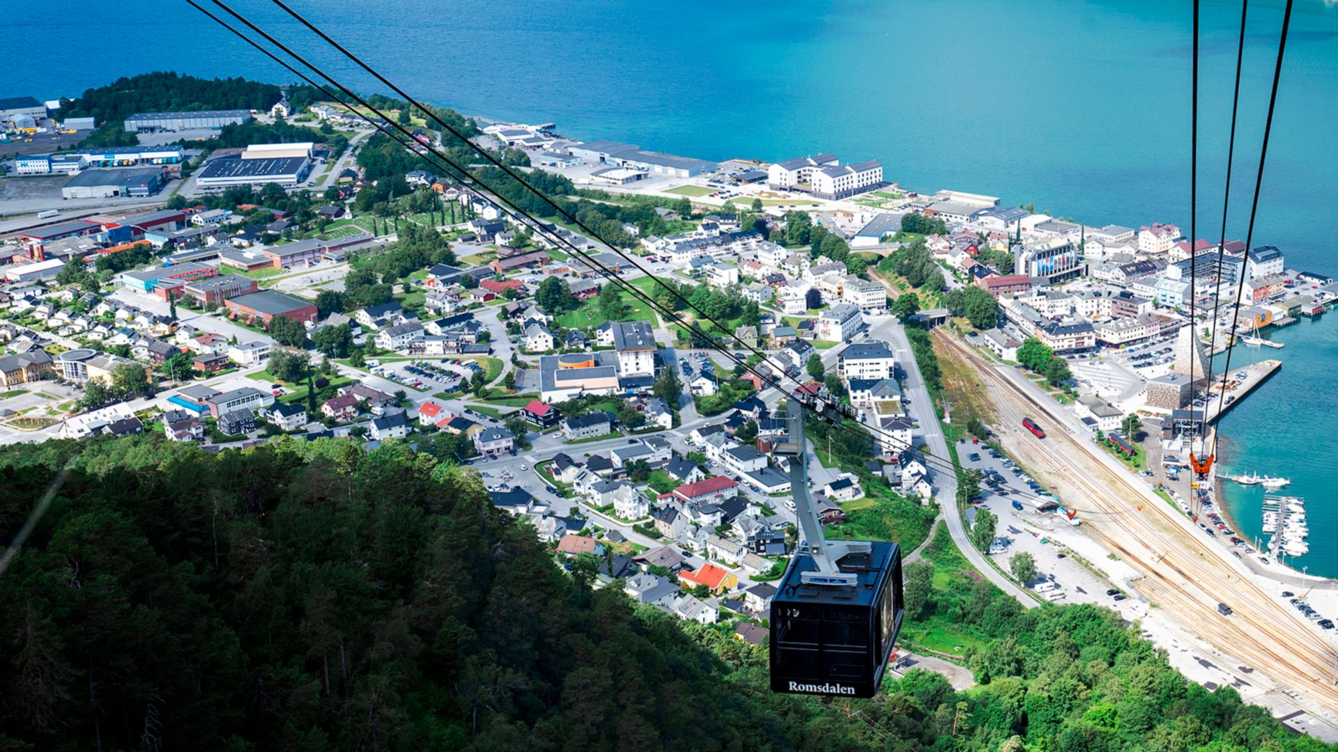 Mit der Seilbahn zu malerischen Aussichten