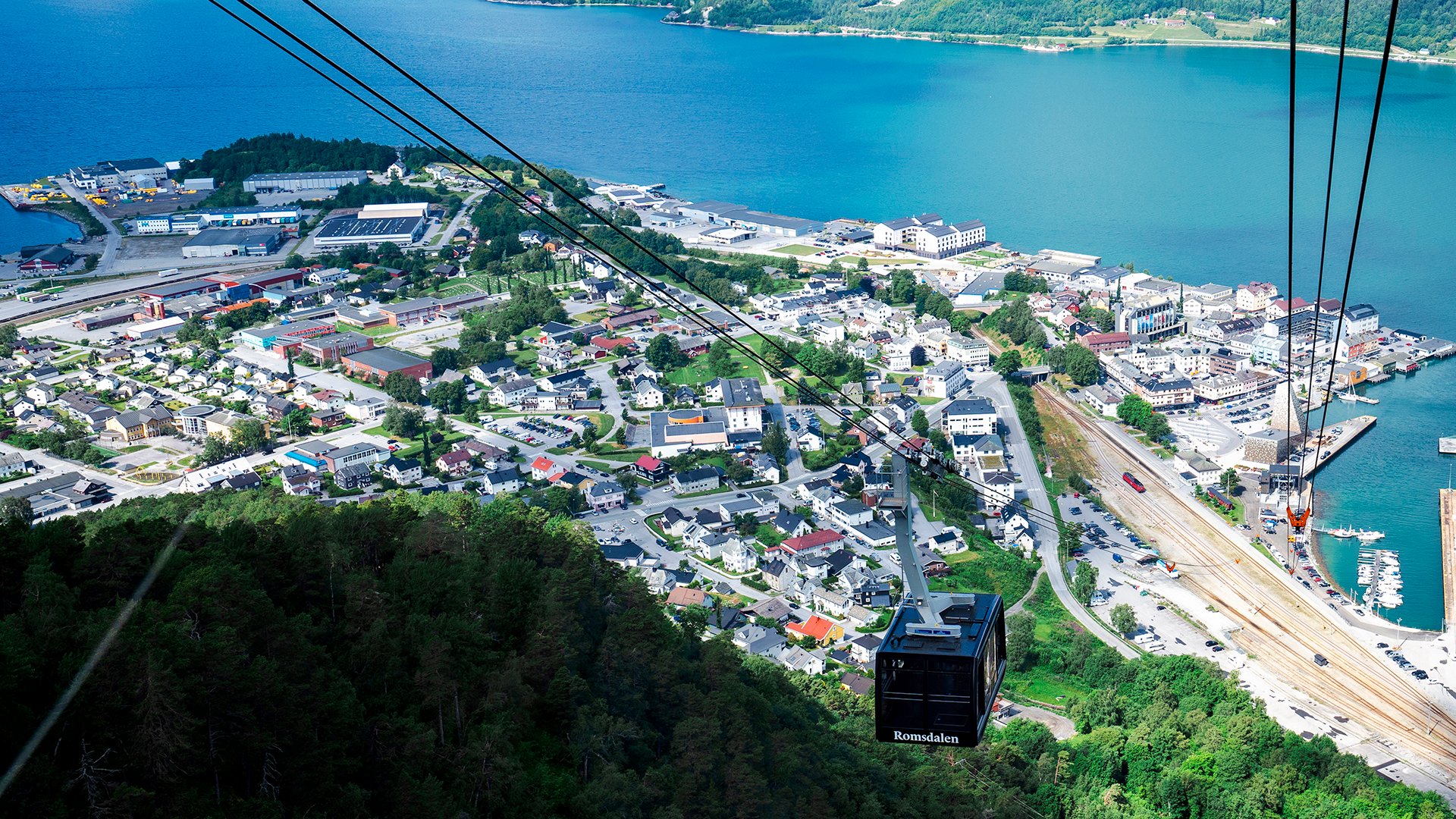 Mit der Seilbahn zu malerischen Aussichten
