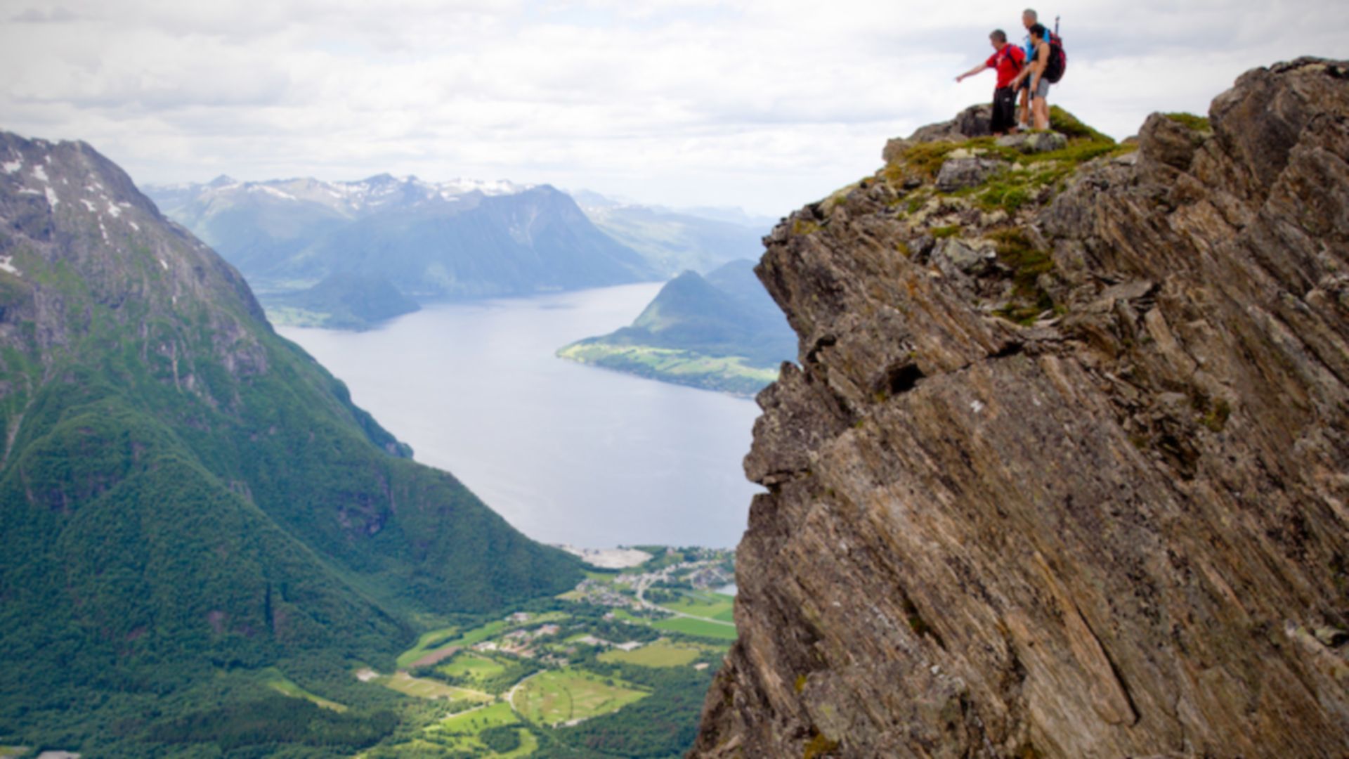Herausfordernde Wanderung zum Vikånøsa mit Bergpanorama
