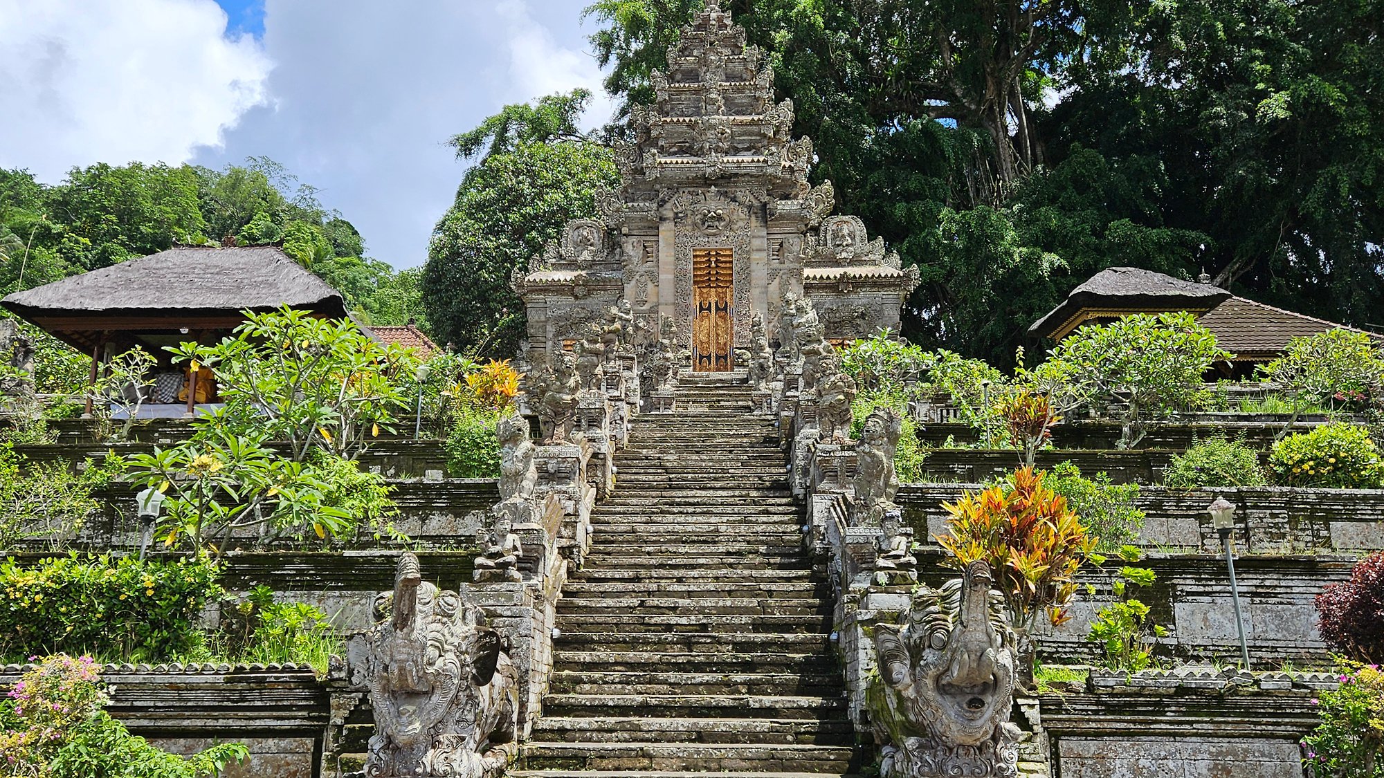 Das ursprüngliche Bali: Einheimische, Kehen Tempel und Holzkunst